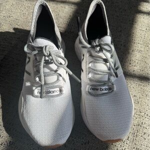 New Balance Fresh Foam Roav running shoe Women’s Size 6.5